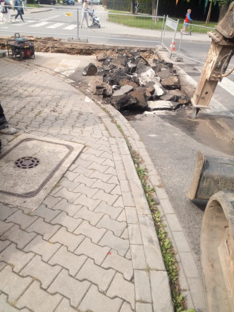 Odtwarzanie infrastruktury drogowej po budowie sieci ciepłowniczej.